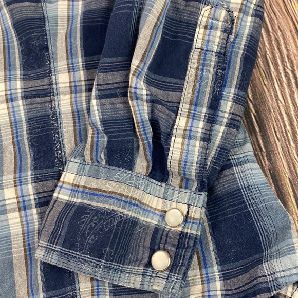 Wrangler Blue Plaid Button Down Shirt- Size Medium - Picture 8 of 15